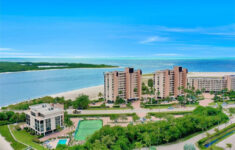 8402 Estero Blvd 202 Fort Myers Beach FL 2 Bed 2 Bath Single